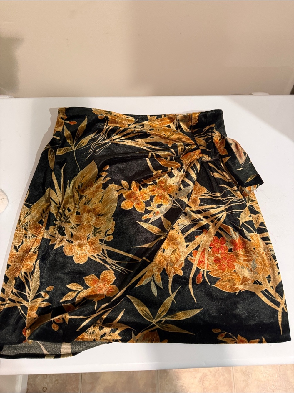 Zara Basic Velvet Floral Mini Skirt in Gold and Black